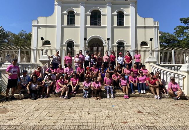 CAMINHADA EM PROL A CAMPANHA OUTUBRO ROSA